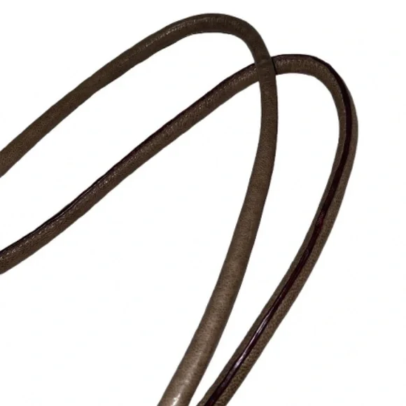 REBECCA MINKOFF RARE
STUDDED LOVERS TOTE excellent condition - Picture 4 of 7